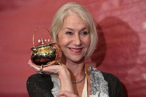 Как 68 летняя актриса станцевала пикантный танец в Гарварде Как 68 летняя актриса станцевала пикантный танец в Гарварде