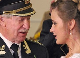Трогательное селфи сделал 85-летний Краско с молодой 25-летней женой