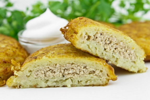 Драники с мясом: рецепты сытного ужина