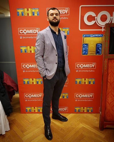 «Петь не надо, так что ты справишься»: резидент Comedy Club предложил Бузовой разрешить их конфликт на сцене