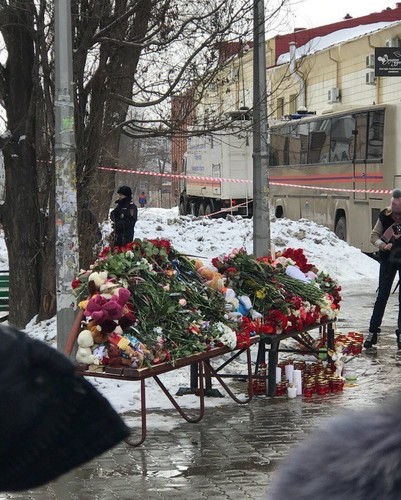 Россия скорбит по жертвам чудовищной трагедии в Кемерово, пока количество пострадавших продолжает расти