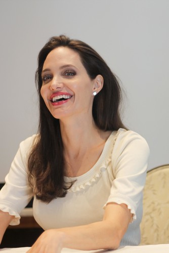«Даже когда я в душе, со мной вместе кто то из детей»: Джоли раскрыла шокирующие подробности воспитания «Даже когда я в душе, со мной вместе кто то из детей»: Джоли раскрыла шокирующие подробности воспитания