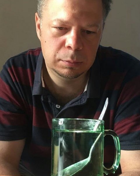 Актер Петренко живет в ночлежке с бродягами и просит помощи