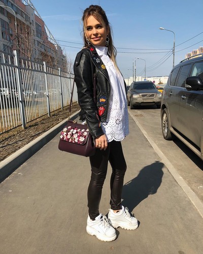 Анна Хилькевич удивила интернет пользователей миниатюрным размером ноги