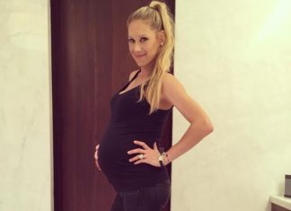 Анна Курникова отреагировала на слухи о суррогатной матери и опубликовала фото на последнем месяце беременности