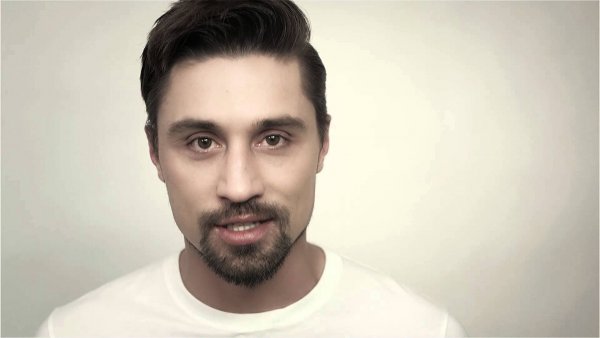 Дима Билан станцевал по прилету в Краснодар с группой поддержки Дима Билан станцевал по прилету в Краснодар с группой поддержки