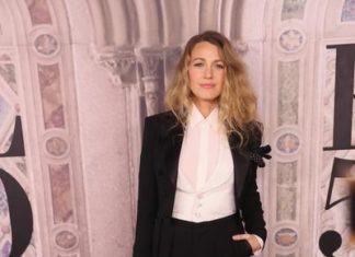 50-летие бренда Ralph Lauren: Хэтэуэй и Лайвли устроили битву черно-белых нарядов, а Шарапова показала фигуру в платье с геометричным принтом