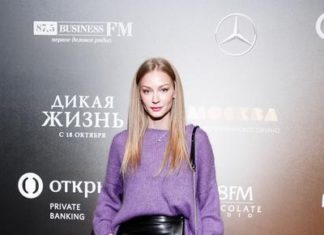 Ходченкова пришла на премьеру «Дикой жизни» в фиолетовом свитере oversize и кожаной юбке, а Летучая — в нуарном тренче